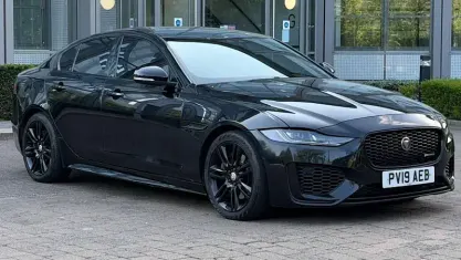 Usado Jaguar XE R-Dynamic 300 CV (220 kW) 2019 Negro Berlina