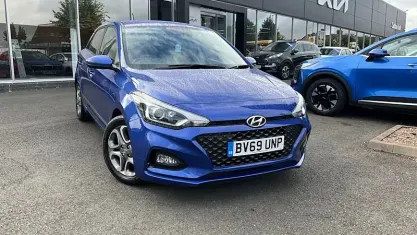 Used Hyundai i20 Premium 84 HP (61 kW) 2019 Blue Hatchback