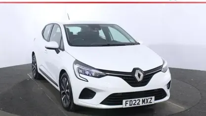 Used Renault Clio V Iconic 90 HP (66 kW) 2022 White Hatchback