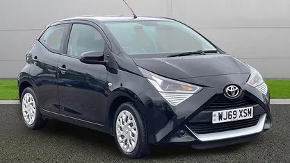 Used Toyota Aygo X-play 72 HP (52 kW) 2019 Hatchback