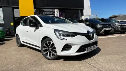 Used Renault Clio Evolution 90 HP (66 kW) 2023 White Hatchback