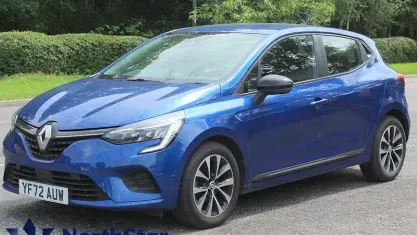 Used Renault Clio Evolution 90 HP (66 kW) 2022 Blue Hatchback