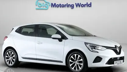 Used Renault Clio Iconic 90 HP (66 kW) 2022 White Hatchback