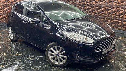Begagnad Ford Fiesta Titanium 101 HK (74 kW) 2017 Svart Halvkombi