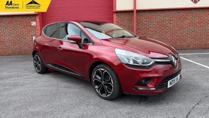 Używany Renault Clio IV Iconic 90 KM (66 kW) 2019 Czerwony Hatchback