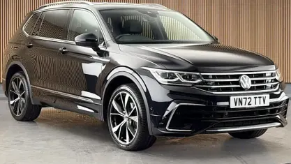 Used VW Tiguan Allspace R-line 150 HP (110 kW) 2023 Deep black pearlescent/deep black pearlescent SUV