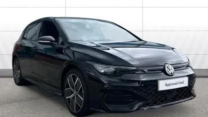 Ny VW Golf VIII Black Edition 150 HK (110 kW) 2025 Svart Halvkombi