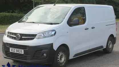 Used Vauxhall Vivaro S 120 HP (88 kW) 2022 White MPV