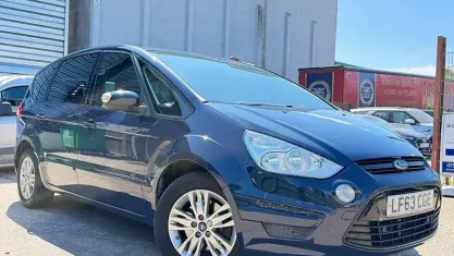 Usado Ford S-MAX Zetec 140 HP (102 kW) 2014 Monovolume