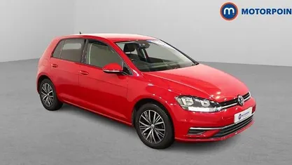 Red Used 2018 VW Golf VII SE Hatchback | £14,699 (Fair price)