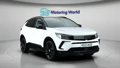Used Vauxhall Grandland X GS Line 131 HP (96 kW) 2022 White SUV