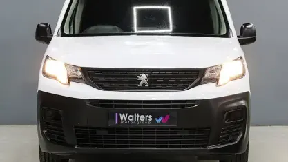 Used Peugeot Partner Premium 131 HP (96 kW) 2023 White MPV