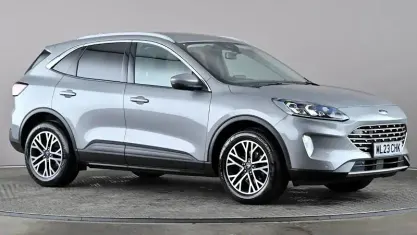 Używany Ford Kuga Titanium 150 KM (110 kW) 2023 Srebrny SUV