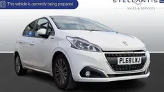 Used 2018 Peugeot 208 Signature Sky Hatchback | £6,502 (Fair price)