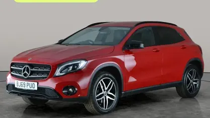 Used Mercedes GLA180 Urban 122 HP (89 kW) 2019 Red SUV
