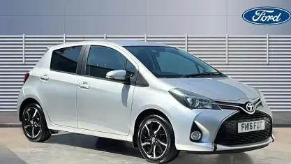 Used Toyota Yaris Design 99 HP (72 kW) 2016 Silver Hatchback