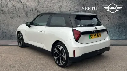 Używany Mini Cooper Exclusive 135 kW (184 KM) 2025 Hatchback