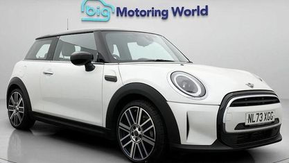 Używany Mini Cooper Exclusive 136 KM (100 kW) 2022 Biały Hatchback