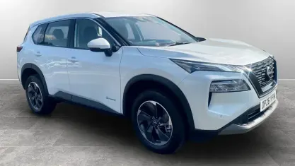 New Nissan X-Trail Acenta Premium 213 HP (156 kW) 2026 Pearl white SUV