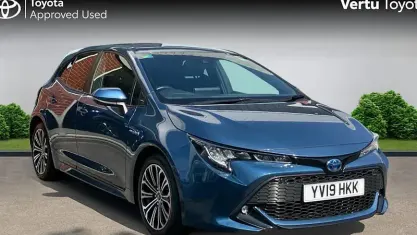 Used Toyota Corolla Design 122 HP (89 kW) 2019 Blue Hatchback