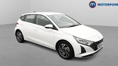 White Used 2024 Hyundai i20 Advanced Hatchback | £16,499 (Fair price)