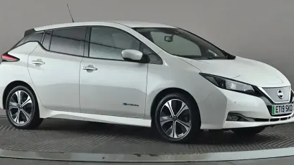 Begagnad Nissan Leaf N-Connecta 110 kW (150 HK) 2021 Halvkombi