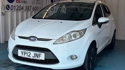Begagnad Ford Fiesta Titanium 120 HK (88 kW) 2012 Vit Halvkombi