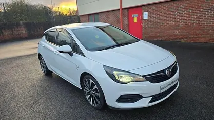 Used Vauxhall Astra SRi 145 HP (106 kW) 2020 White Hatchback