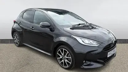 Usado Toyota Yaris Hybrid 116 CV (85 kW) 2021 Negro Utilitario