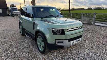 Usado Land Rover Defender 75th Limited Edition 300 HP (220 kW) 2023 Verde SUV