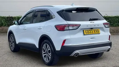 Begagnad Ford Kuga Titanium 150 HK (110 kW) 2023 Vit SUV
