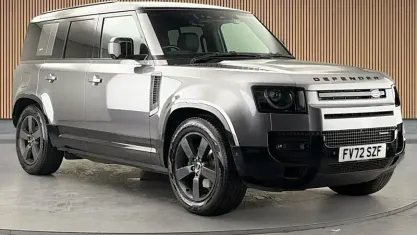 Used Land Rover Defender SE Dynamic 250 HP (183 kW) 2023 Eiger grey SUV