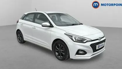 Used Hyundai i20 SE 84 HP (61 kW) 2019 White Hatchback