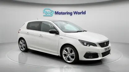 Used Peugeot 308 GT-line 131 HP (96 kW) 2019 White Hatchback