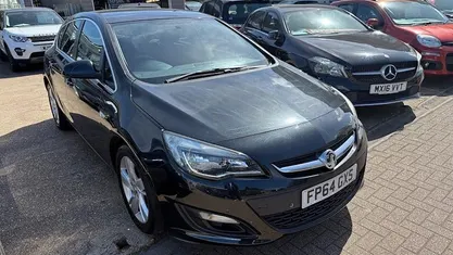 Begagnad Vauxhall Astra SRi 165 HK (121 kW) 2015 Svart Halvkombi
