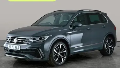 Begagnad VW Tiguan R-line 150 HK (110 kW) 2023 Grå SUV