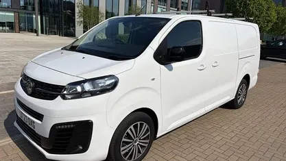 Begagnad Vauxhall Vivaro 101 HK (74 kW) 2023 Minibuss