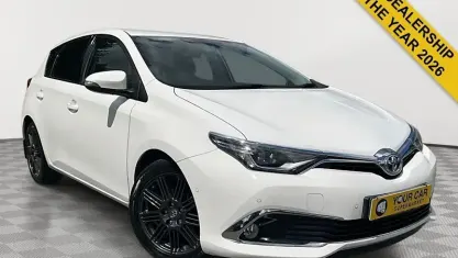 Used Toyota Auris Hybrid 136 HP (100 kW) 2016 White Hatchback