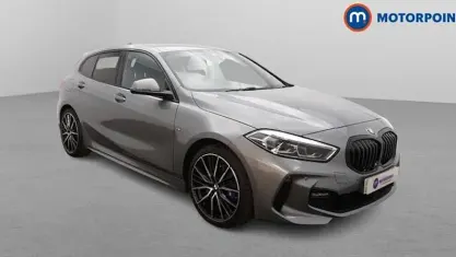 Begagnad BMW 118 M Sport 136 HK (100 kW) 2024 Grå Halvkombi