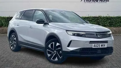 Used Vauxhall Grandland X S 136 HP (100 kW) 2025 Crystal silver SUV