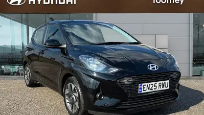 Used Hyundai i10 Advanced 63 HP (46 kW) 2025 Black Hatchback