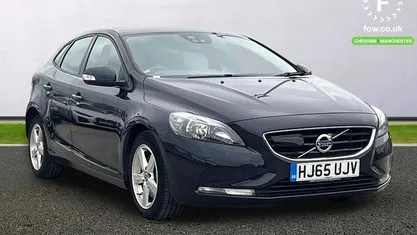Used Volvo V40 120 HP (88 kW) 2015 Blue Hatchback