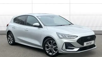 Begagnad Ford Focus ST-Line 125 HK (91 kW) 2023 Silver Halvkombi