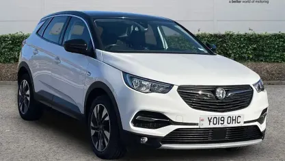 Used Vauxhall Grandland X Sport 131 HP (96 kW) 2019 White SUV