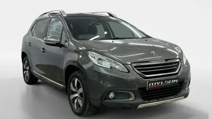 Usado Peugeot 2008 Allure 100 CV (73 kW) 2016 Gris SUV