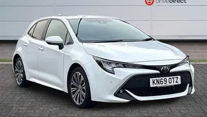Used Toyota Corolla Design 116 HP (85 kW) 2019 White Hatchback