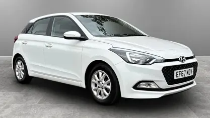 Used Hyundai i20 SE 84 HP (61 kW) 2017 White Hatchback