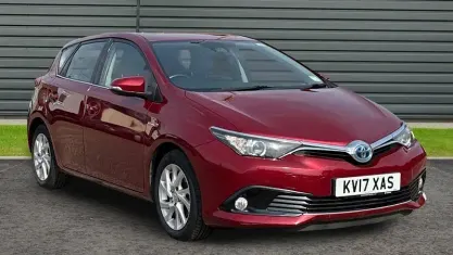 Usado Toyota Auris Hybrid Business Edition 136 HP (100 kW) 2017 Citadino