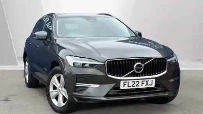 Used Volvo XC60 Momentum 250 HP (183 kW) 2021 Grey SUV