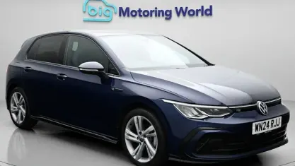 Second-hand VW Golf VIII R-line 150 CP (110 kW) 2023 Albastru Hatchback